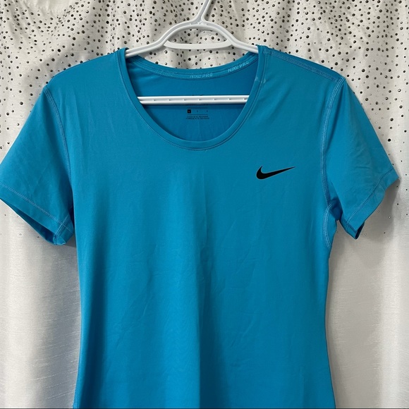 Nike shirt - Picture 2 of 3